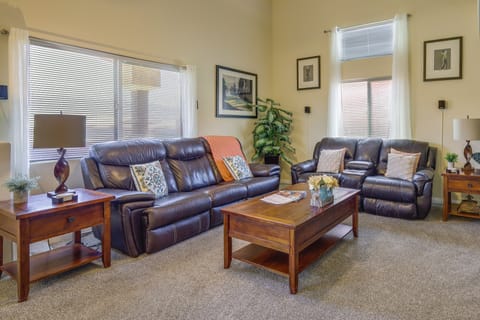 Mesquite Condo w/ Community Pool & Hot Tub! Apartment in Mesquite