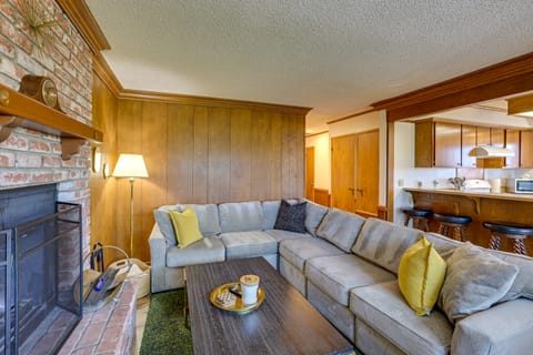 Rimforest Retreat w/ Fireplace & Mountain Views! House in Rimforest