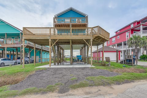 Ocean-View Crystal Beach House < Half-Mi to Gulf! House in Bolivar Peninsula