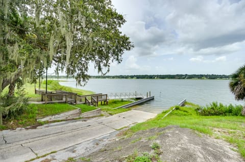 Sunny Lake Wales Getaway - 1 Mi to Downtown House in Lake Wales