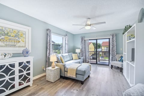 Cocoa Beach Vacation Rental - Walk to Pier! Apartment in Cocoa Beach