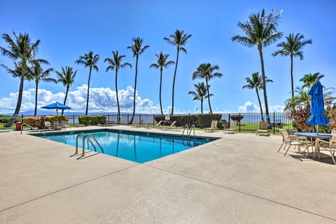 Kaunakakai Vacation Rental w/ Pool Access & A/C! Apartment in Kaunakakai