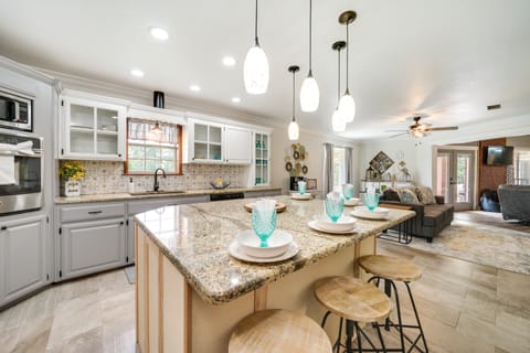 Broken Bow Vacation Rental w/ Pool & Hot Tub! House in Oklahoma