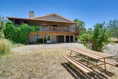 Prescott Retreat w/ Gas Grill, Deck & Fireplace House in Prescott