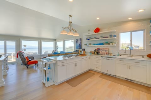 Stunning Home in Coupeville w/ Deck + Beach Access House in Whidbey Island