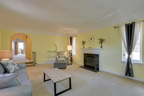 Chic Chicago Getaway w/ Fireplace! Apartment in Chicago