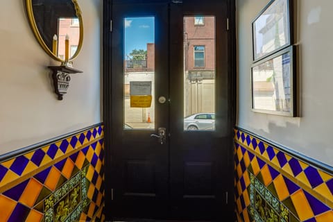 Cozy Philadelphia Rental: Steps to Subway Station! Apartment in Philadelphia