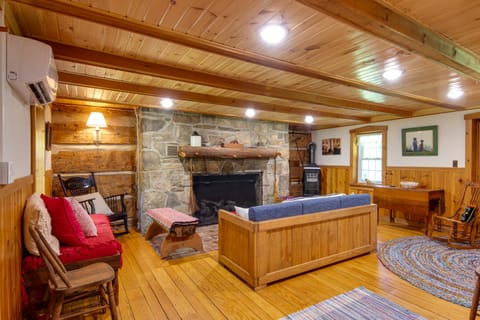 Historic Morrisdale Area Cabin w/ Deck & Fireplace House in Allegheny River