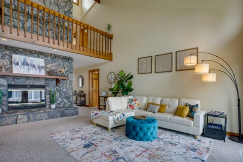 Lakefront Syracuse Home w/ Deck & Private Dock! House in Indiana