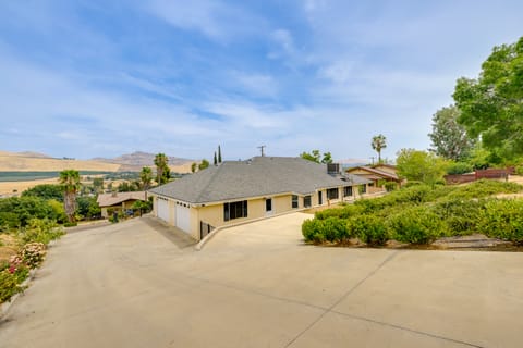 Porterville Getaway w/ Deck + Valley Views! House in Porterville