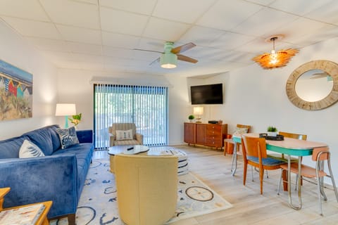 Gulf Breeze Escape w/ Patio + Community Pool! Apartment in Gulf Breeze