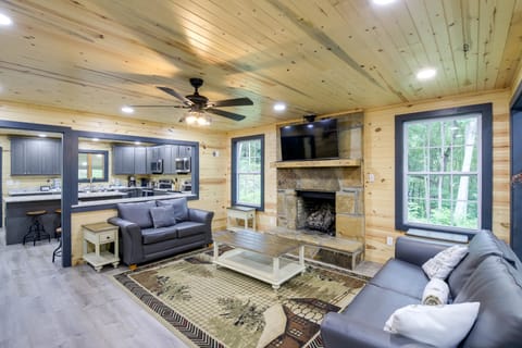 Spacious Sevierville Cabin w/ Hot Tub & Game Room! House in Sevier County