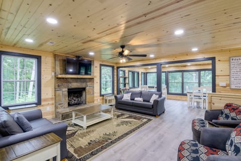 Spacious Sevierville Cabin w/ Hot Tub & Game Room! House in Sevier County