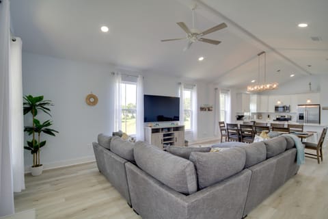 Sunny Gulfport Vacation Rental: Walk to Beaches! House in Gulfport