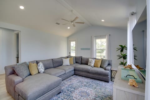 Sunny Gulfport Vacation Rental: Walk to Beaches! House in Gulfport