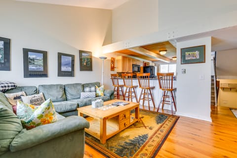 Family-Friendly Fraser Condo w/ Heated Pool Access Apartment in Fraser