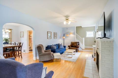 Charming South Bend Retreat ~ 1 Mi to Notre Dame! House in South Bend