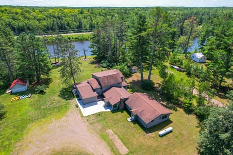 Spacious Winter Retreat w/ River Access + Kayaks! House in Wisconsin