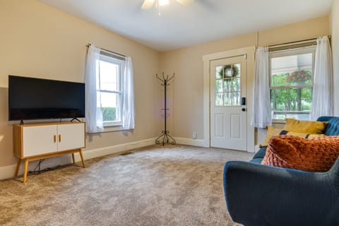 Peaceful Franklin Cottage ~ 1 Mi to Downtown! Cottage in Indiana