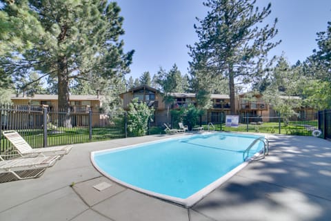 Mammoth Lakes Vacation Rental: 1 Mi to Ski Area! Apartment in Mammoth Lakes