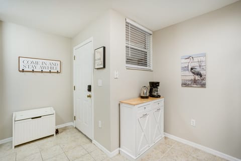 Fort Myers Condo: Community Pool + Fitness Center Apartment in Iona