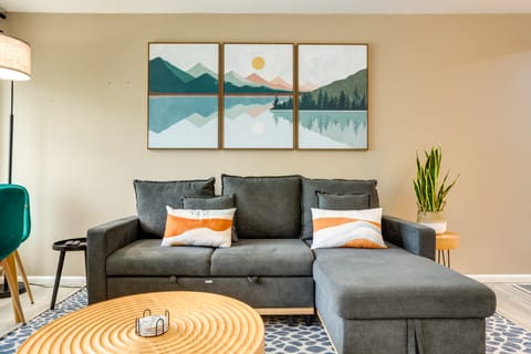 Scandi Boho Seattle Apartment, Walk to Waterfront! Apartment in Magnolia Seattle