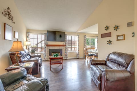 11 Mi to Denver: Pet-Friendly Home in Thornton! House in Northglenn