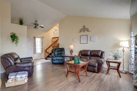 11 Mi to Denver: Pet-Friendly Home in Thornton! House in Northglenn