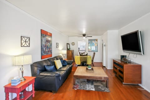 Walk to Retro Row: Long Beach Condo Apartment in Long Beach