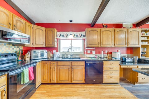 Colorado Springs Home w/ Patio & Ping Pong Table! House in Colorado Springs