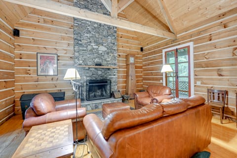 Topton Cabin w/ Hot Tub - 6 Mi to Nantahala Lake! House in Nantahala