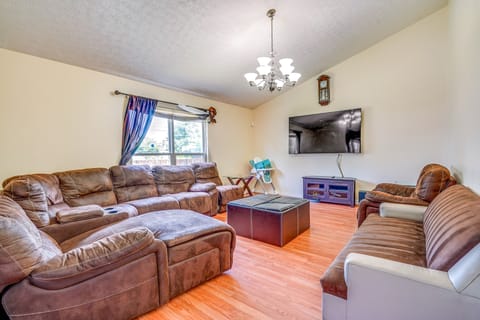 Fire Pit, Fenced-in Yard, Grill: Cozy Ohio Retreat House in Ohio