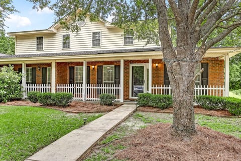 Soothing Savannah Townhome with Patio! Apartment in Savannah