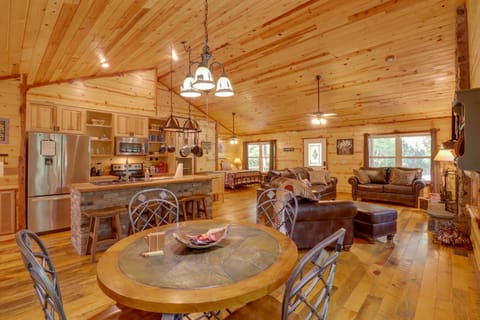 Romantic Mountain View Cabin Rental Near Downtown! House in Mountain View