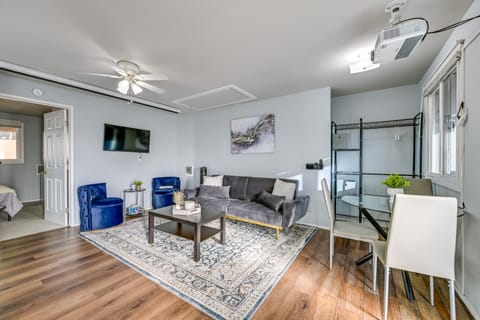 Washington Vacation Rental Near Seattle & Tacoma Apartment in Des Moines