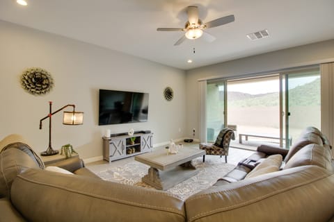 Pet-Friendly Marana Home: Community Pool + Hot Tub House in Marana