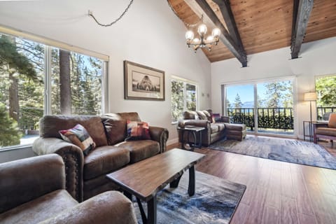 1 Mi to Lake Tahoe Beaches: Scenic Condo! Apartment in Dollar Point