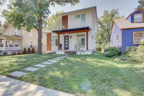 Modern Lawrence Home w/ Patio < Half-Mi to U of K! House in Lawrence