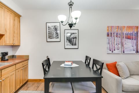 Ski-In/Ski-Out, Scenic Mtn Views: Granby Retreat! Apartment in Granby