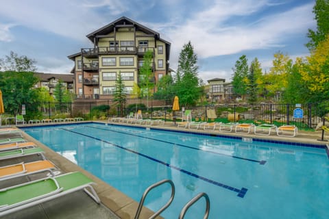 Ski-In/Ski-Out, Scenic Mtn Views: Granby Retreat! Apartment in Granby