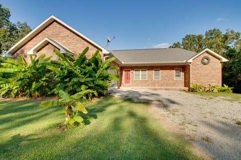 Spacious Home Near Norfork Lake w/ Wraparound Deck House in Norfork Lake