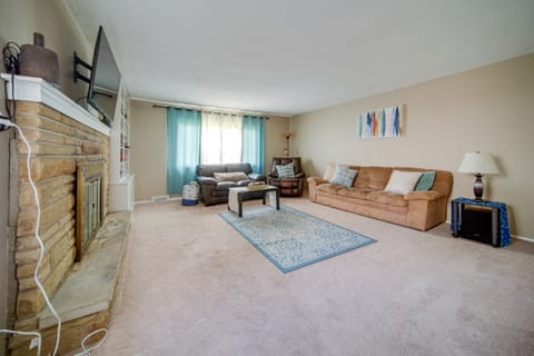 Richmond Heights Retreat w/ Patio + Fire Pit! House in Lake Erie