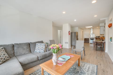 Berwyn Apartment Rental ~ 11 Mi to Chicago! Apartment in Berwyn