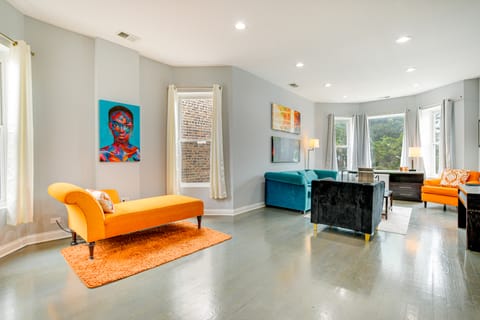 Chic Chicago Getaway w/ Deck, 7 Mi to Downtown! Apartment in Chicago