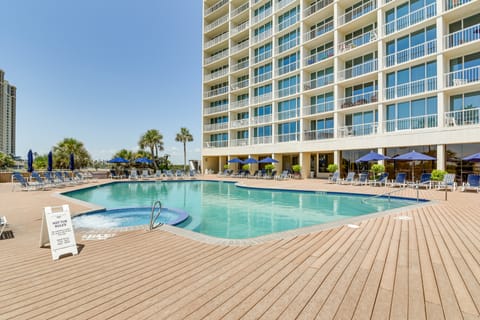 Galveston Getaway w/ Community Pool & Tennis Court Apartment in Texas City