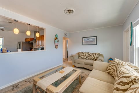 Pet-Friendly Venice Vacation Rental, 3 Mi to Beach House in South Venice