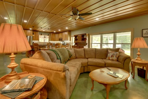 Unique Cotter Getaway w/ Deck & Outdoor Dining! House in Cotter