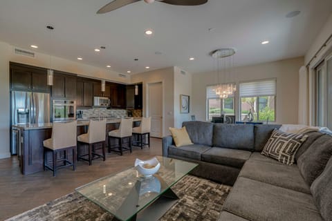 Modern Scottsdale Condo w/ Patios & Mountain Views Apartment in Pinnacle Peak