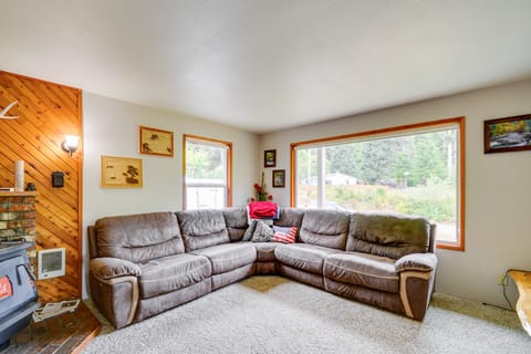 Cozy Washington Retreat w/ Deck, Walk to Beach! House in Pacific Beach