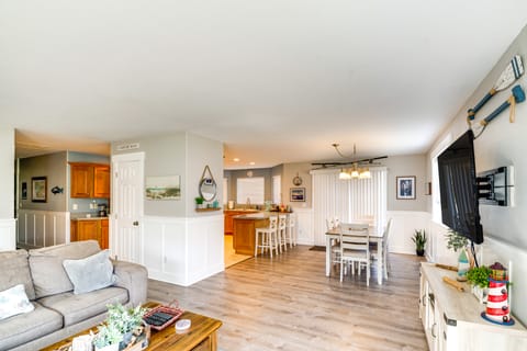 Pet-Friendly Westport Vacation Rental w/ Hot Tub! House in Westport